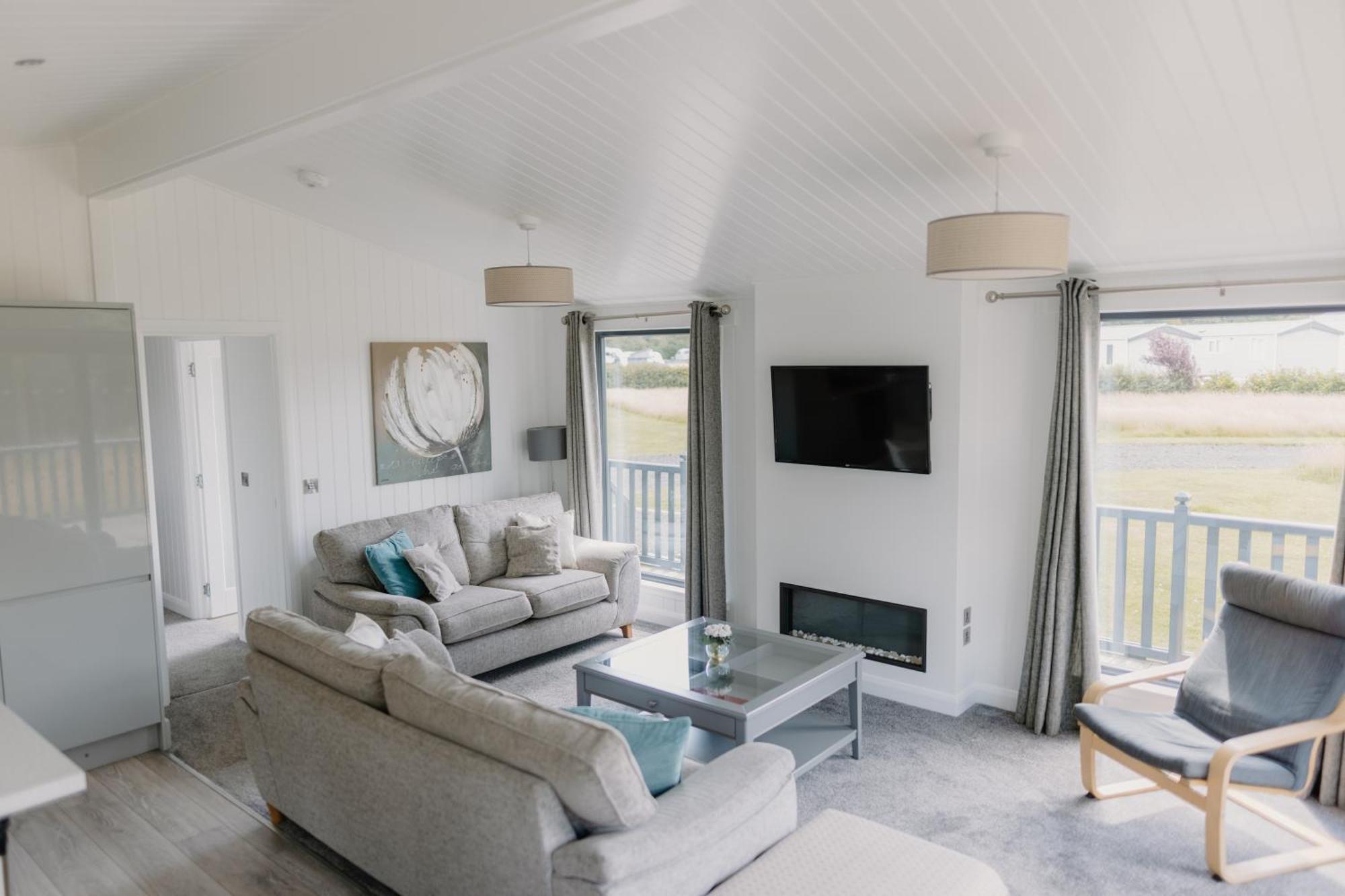 Linwater Caravan Park - Luxury Lodges And Static Caravans Near Edinburgh Ньюбридж Экстерьер фото