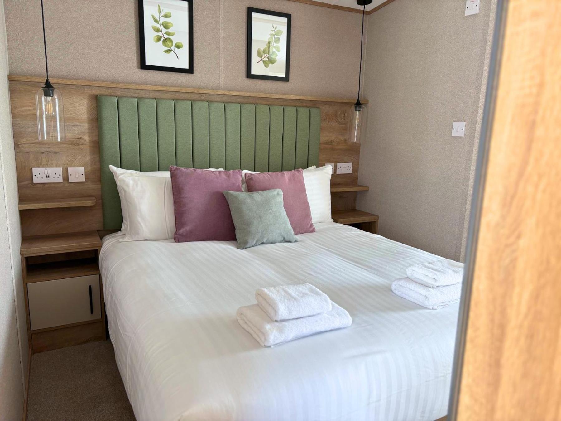 Linwater Caravan Park - Luxury Lodges And Static Caravans Near Edinburgh Ньюбридж Экстерьер фото