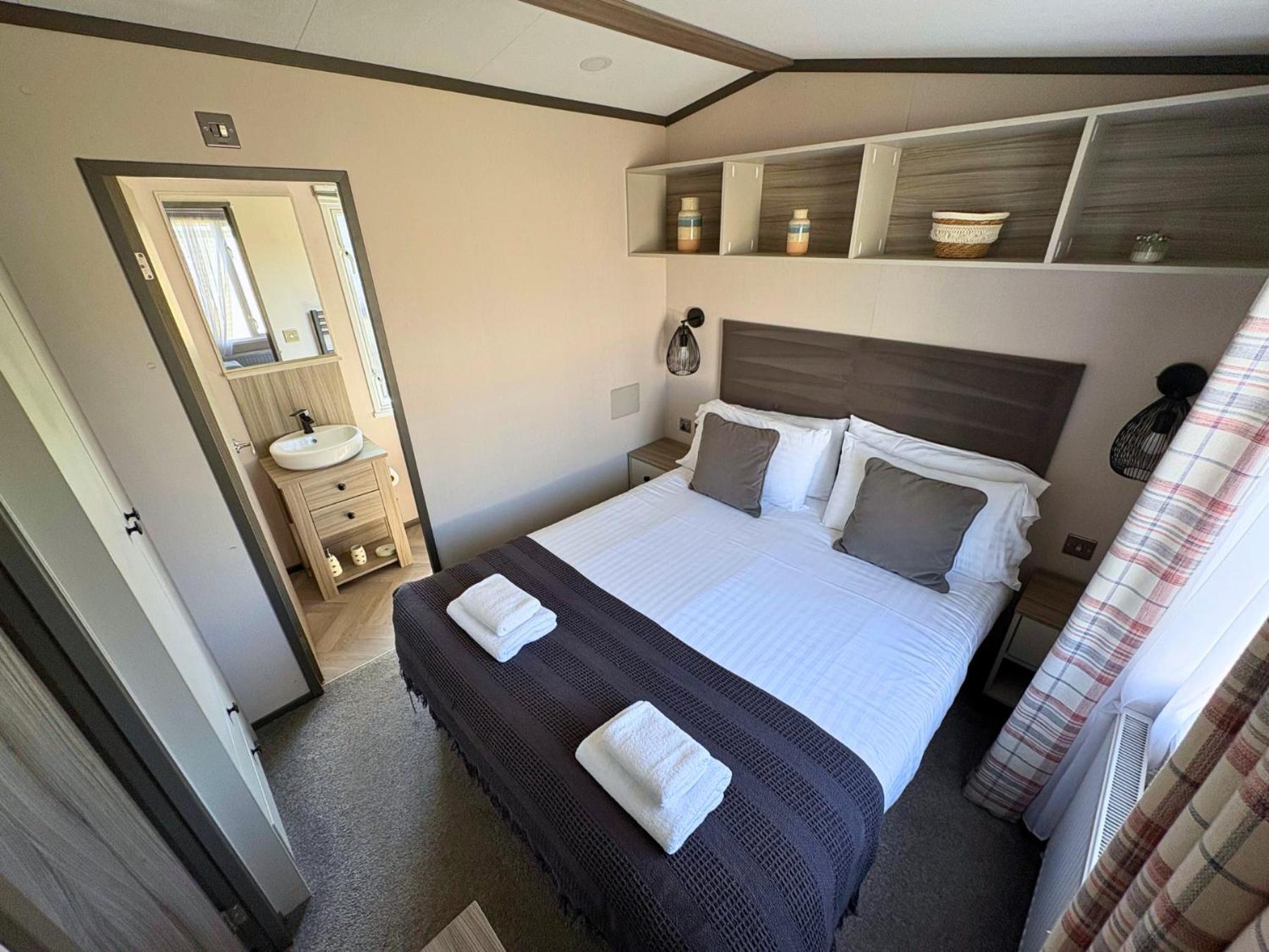 Linwater Caravan Park - Luxury Lodges And Static Caravans Near Edinburgh Ньюбридж Экстерьер фото